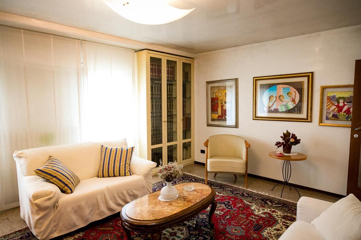 B&B Ca Dea Calle Vallà Exteriör bild